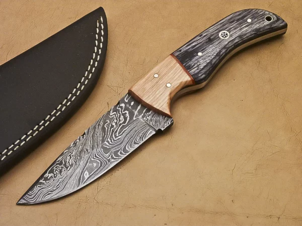 Custom Hand Made Damascus Steel Hunting Skinner Knife with Wood Handle HK 22 1