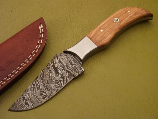 Custom Made Damascus Steel Hunting Knife with Beautiful Olive Wood Handle HK 16 1