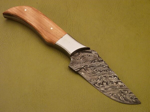 Custom Made Damascus Steel Hunting Knife with Beautiful Olive Wood Handle HK 16 4