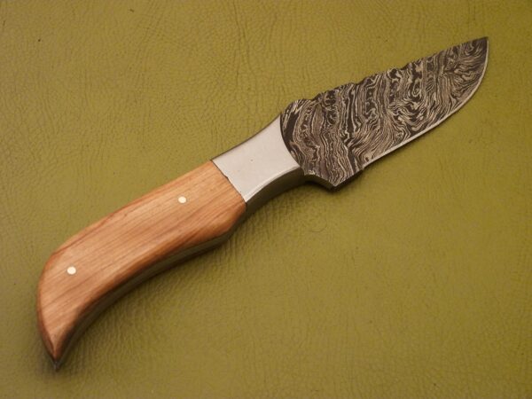 Custom Made Damascus Steel Hunting Knife with Beautiful Olive Wood Handle HK 16 5
