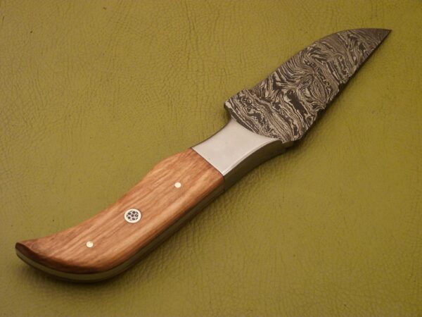 Custom Made Damascus Steel Hunting Knife with Beautiful Olive Wood Handle HK 16 6